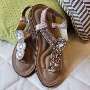 Annie Comfort Cream T-strap sandals with decorative elements and flat sole
